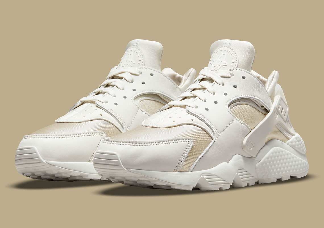 "Triple Sail" Appears On This Luxurious Nike Air Huarache