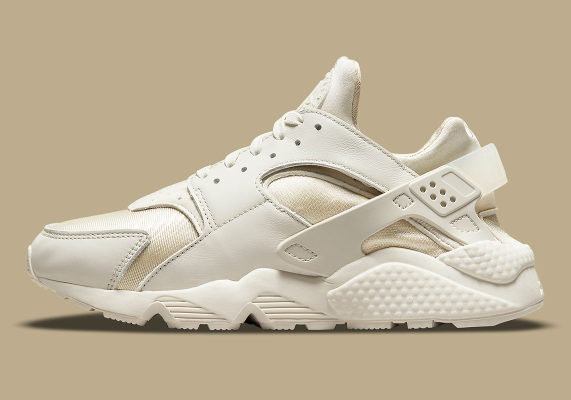 Nike Air Huarache Triple Sail Dq0916 001 6