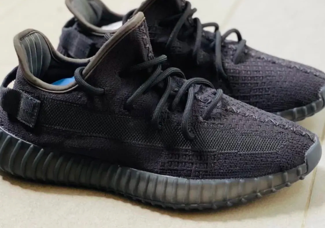 An "Onyx" adidas Yeezy Boost 350 v2 Appears For 2022
