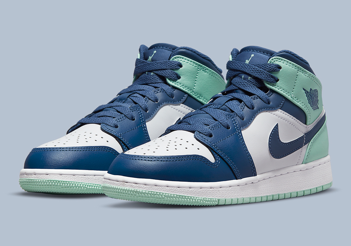 Air Jordan 1 Mid Gs Blue Mint 554725 413 2