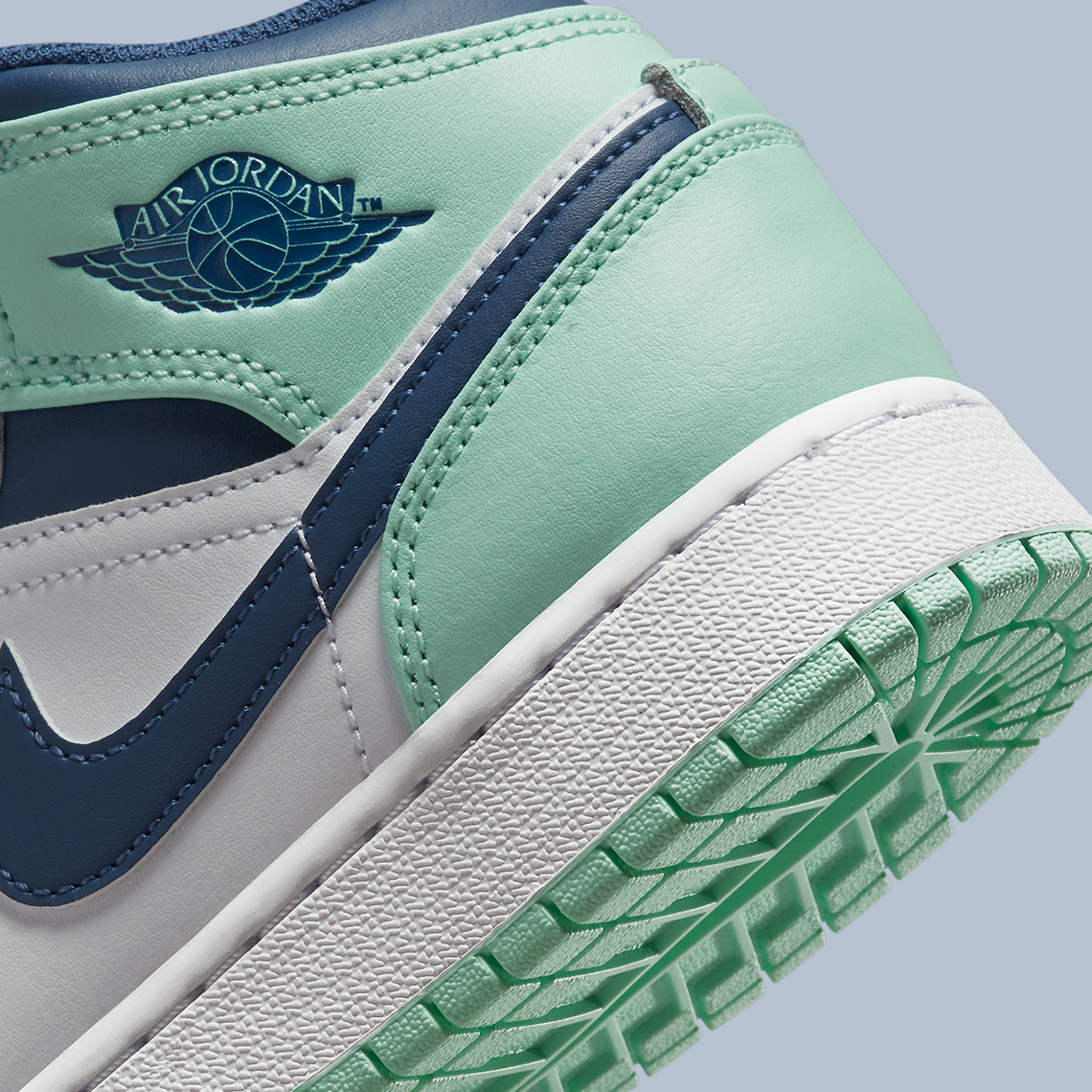 Air Jordan 1 Mid Gs Blue Mint 554725 413 8