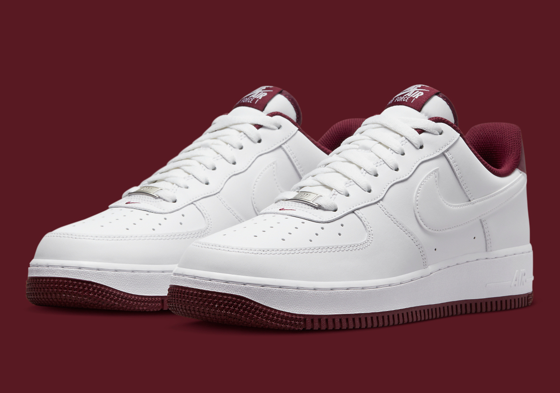 "Dark Beetroot" Appears On This Summer-Friendly Nike Air Force 1 Low