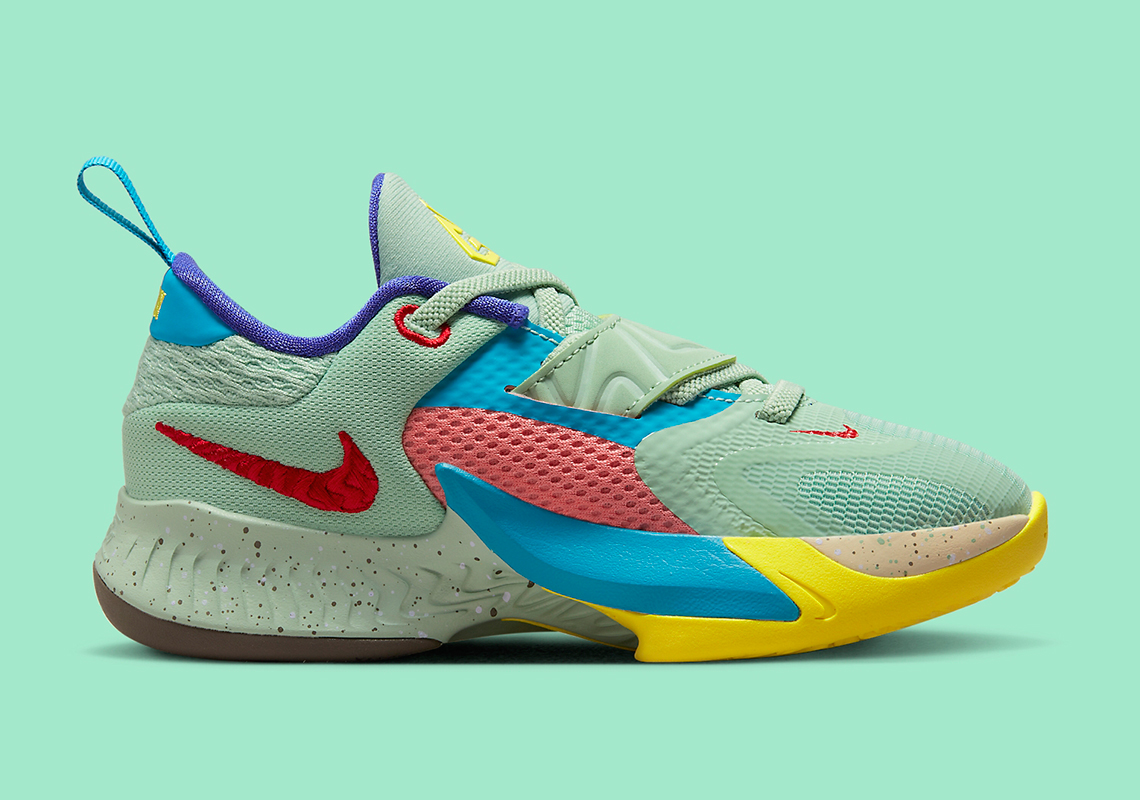 Nike Zoom Freak 4 Enamel Green University Red Pearl White 4