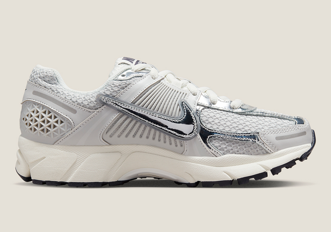 Nike Zoom Vomero 5 Photon Dust Chrome Gridiron Sail Fd0884 025 1