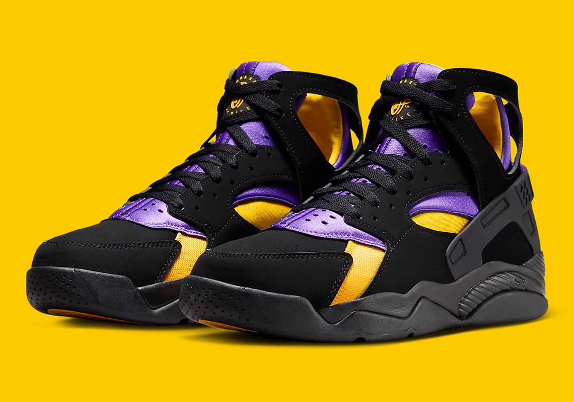 Kobe Bryant's Nike Air Flight Huarache "Away" Just Restocked