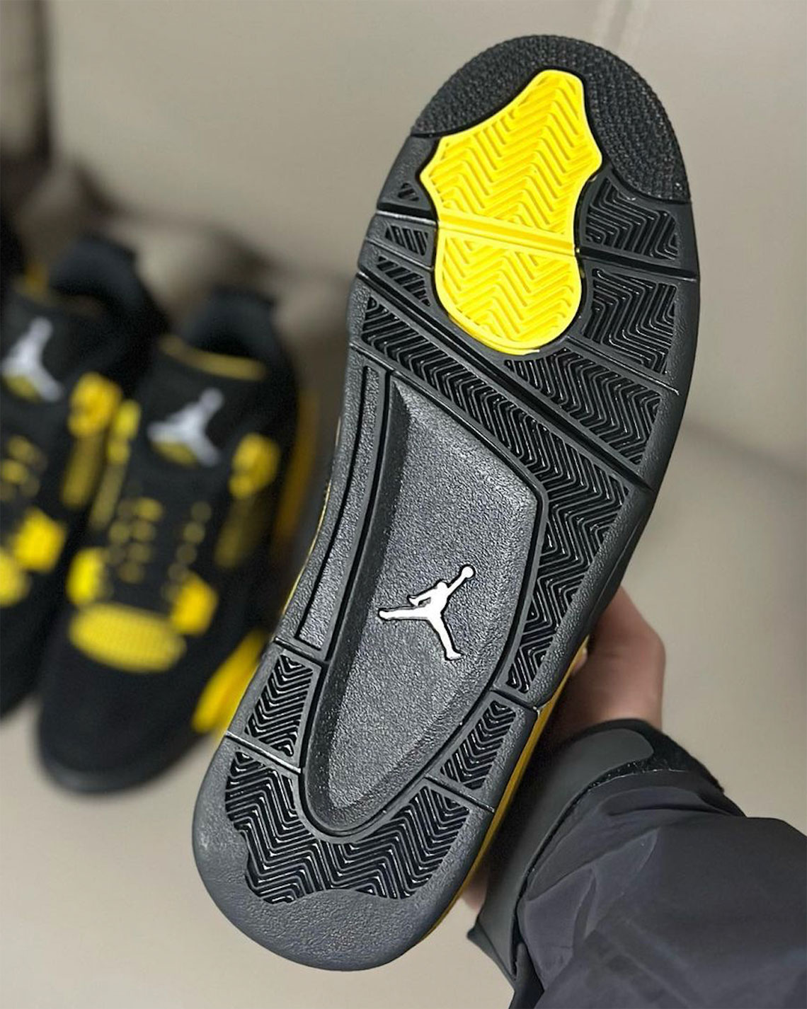 Air Jordan 4 Thunder Black Tour Yellow White Dh6927 017 3