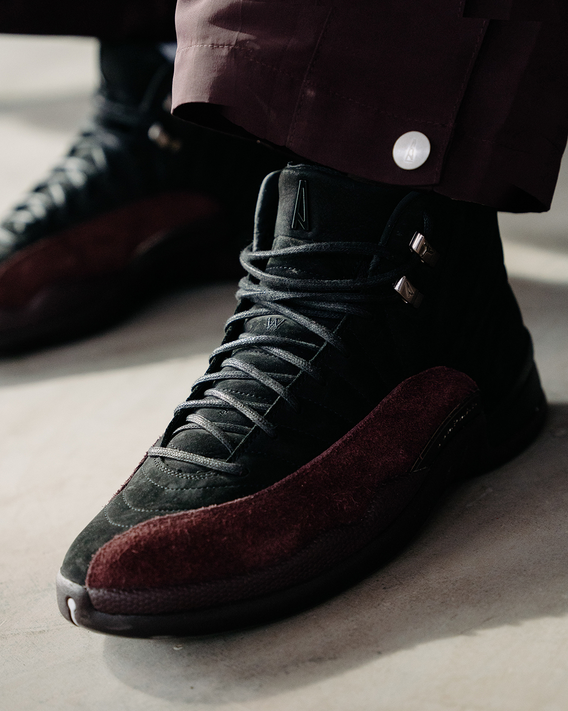 Maniere Jordan 12 Black Release Date 3