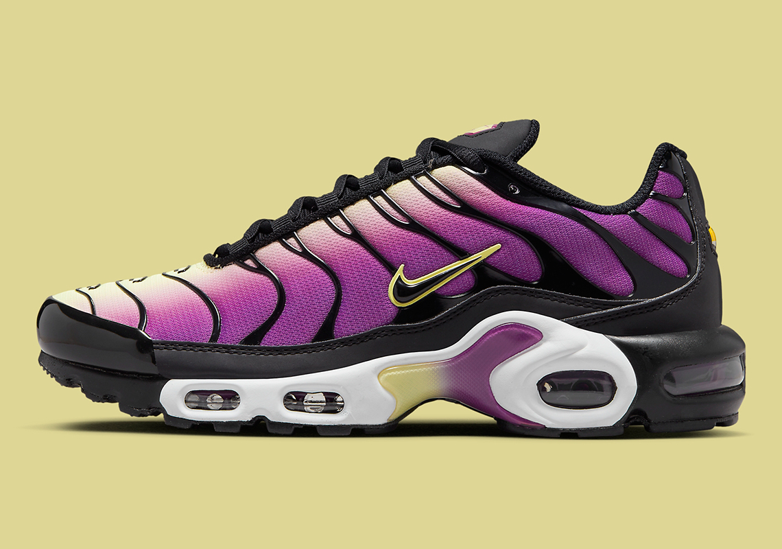 This Nike Air Max Plus Basks In Dusk-Like Gradients
