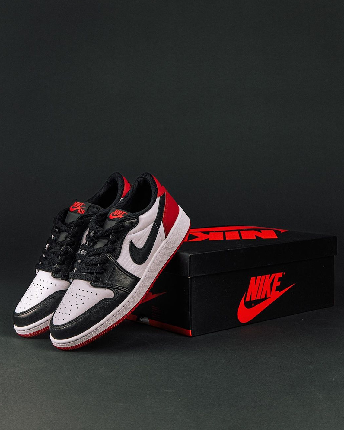 Jordan 1 Low Og Black Toe 2023 3