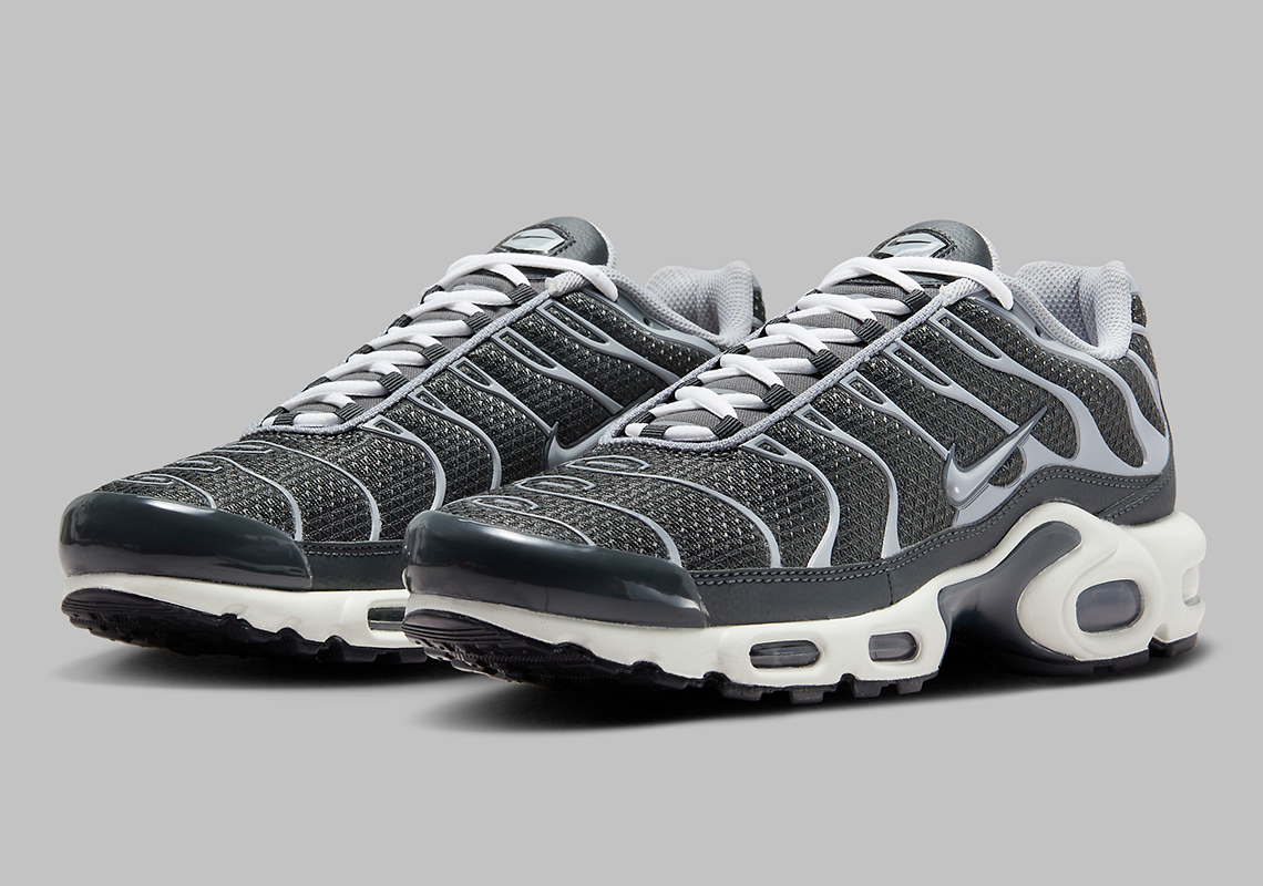Cool Grey Illuminates This Murky Nike Air Max Plus