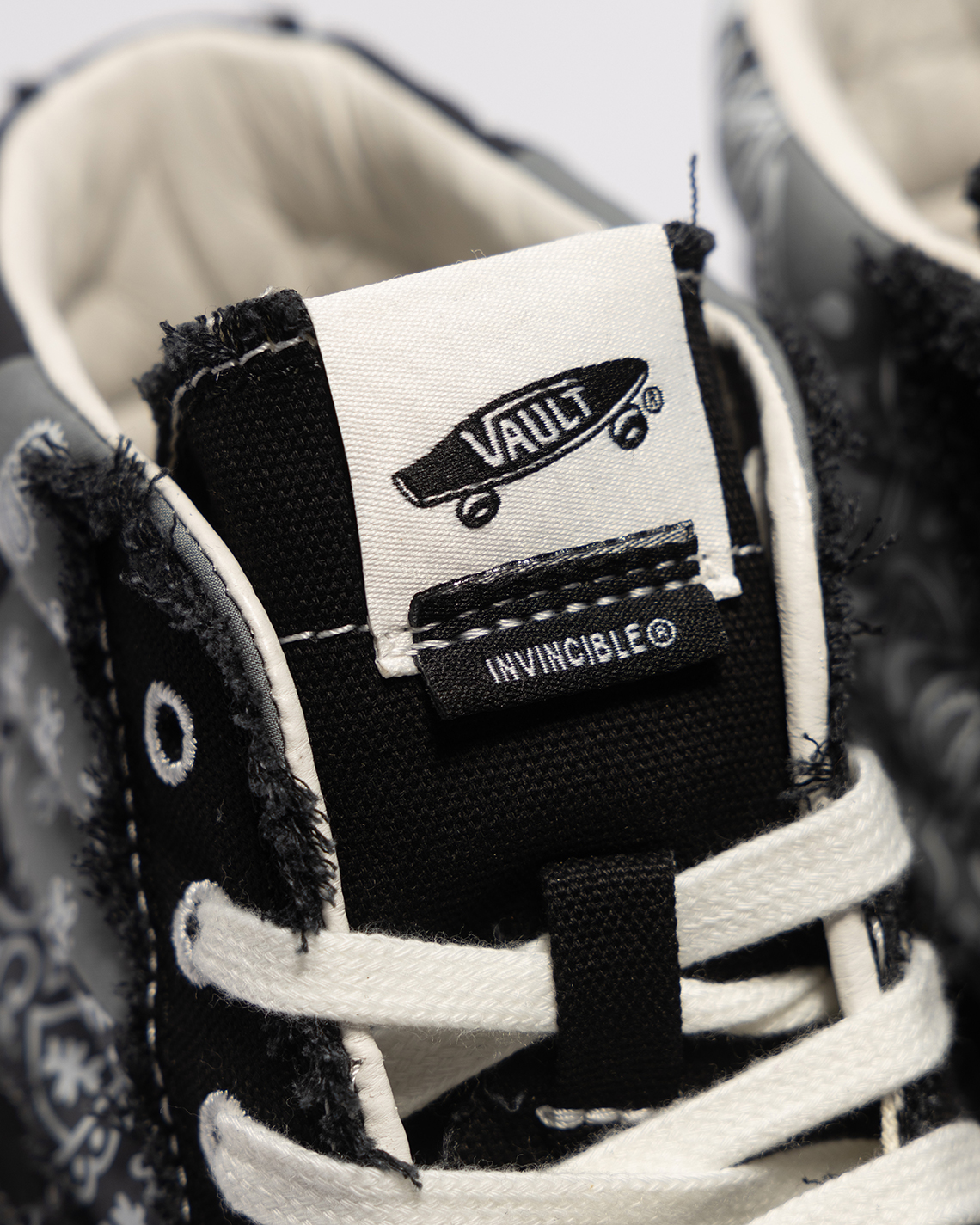 Invincible Vans Gnarly Pack Sk8 Hi 2