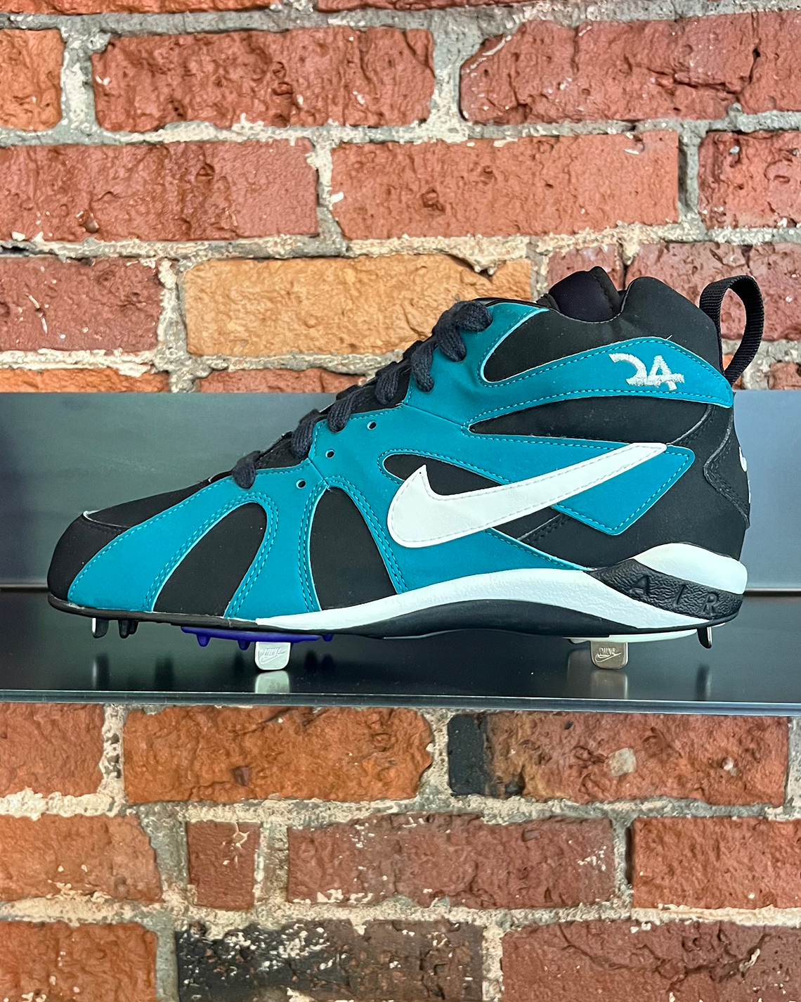 Hometeam Baseball Cleats Display Griffey Max Freshwater