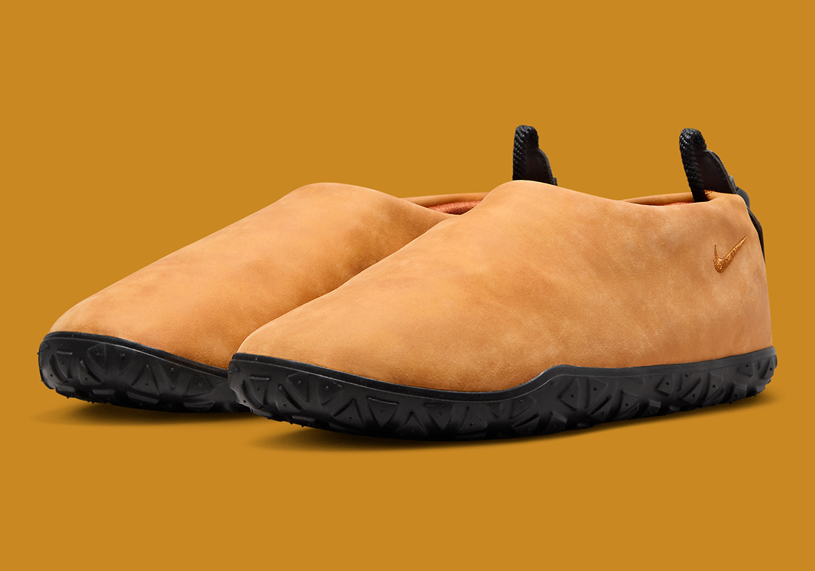 A Wheat-Colored Suede Covers This Nike ACG Air Moc