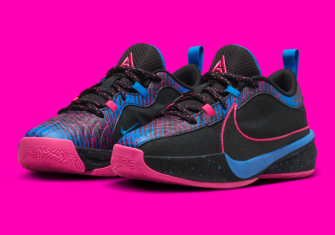 “Photo Blue” And Pink Light Up This GS Nike Zoom Freak 5