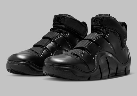 The Nike LeBron 4 “Blackout” Returns Holiday 2023