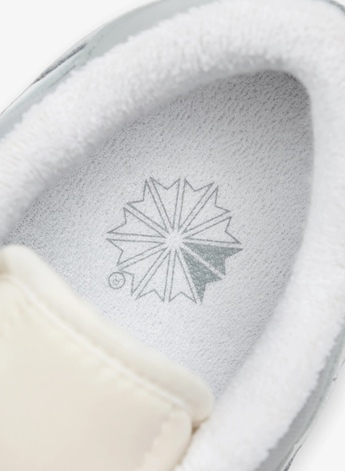 Jjjjound Reebok Classic Nylon December 2023 14.jpg