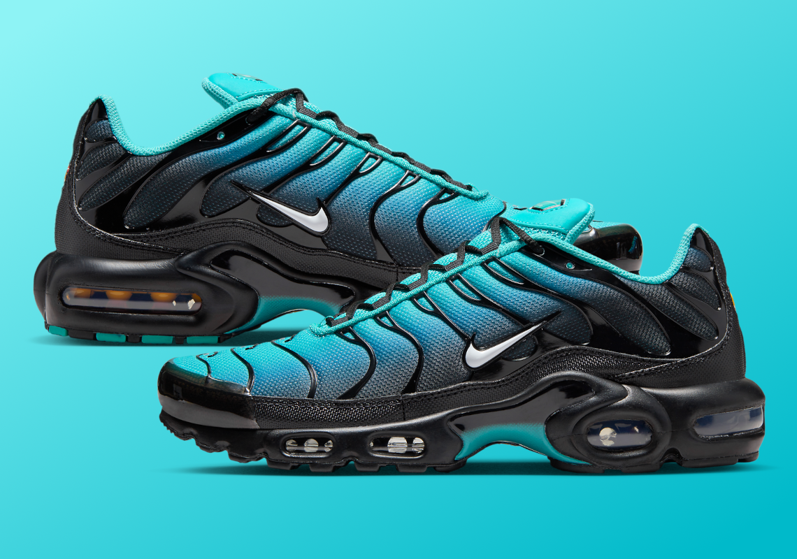 A "Light Retro" Gradient Joins The Nike Air Max Plus' 25th Anniversary Celebration