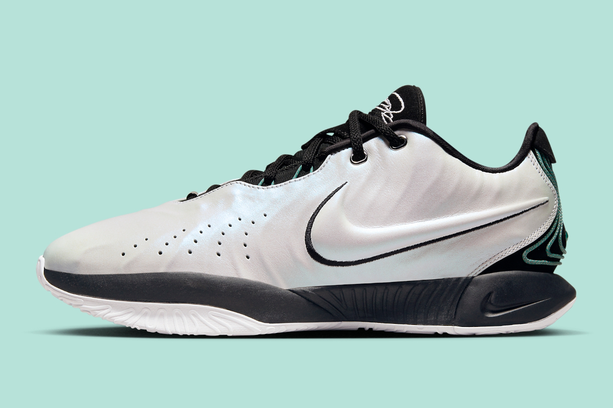 Official Images: Nike LeBron 21 “Conchiolin”