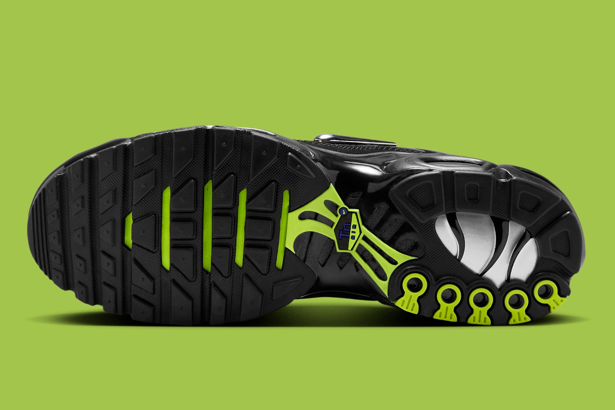 Kids Nike Air Max Plus Black Lime Green 02