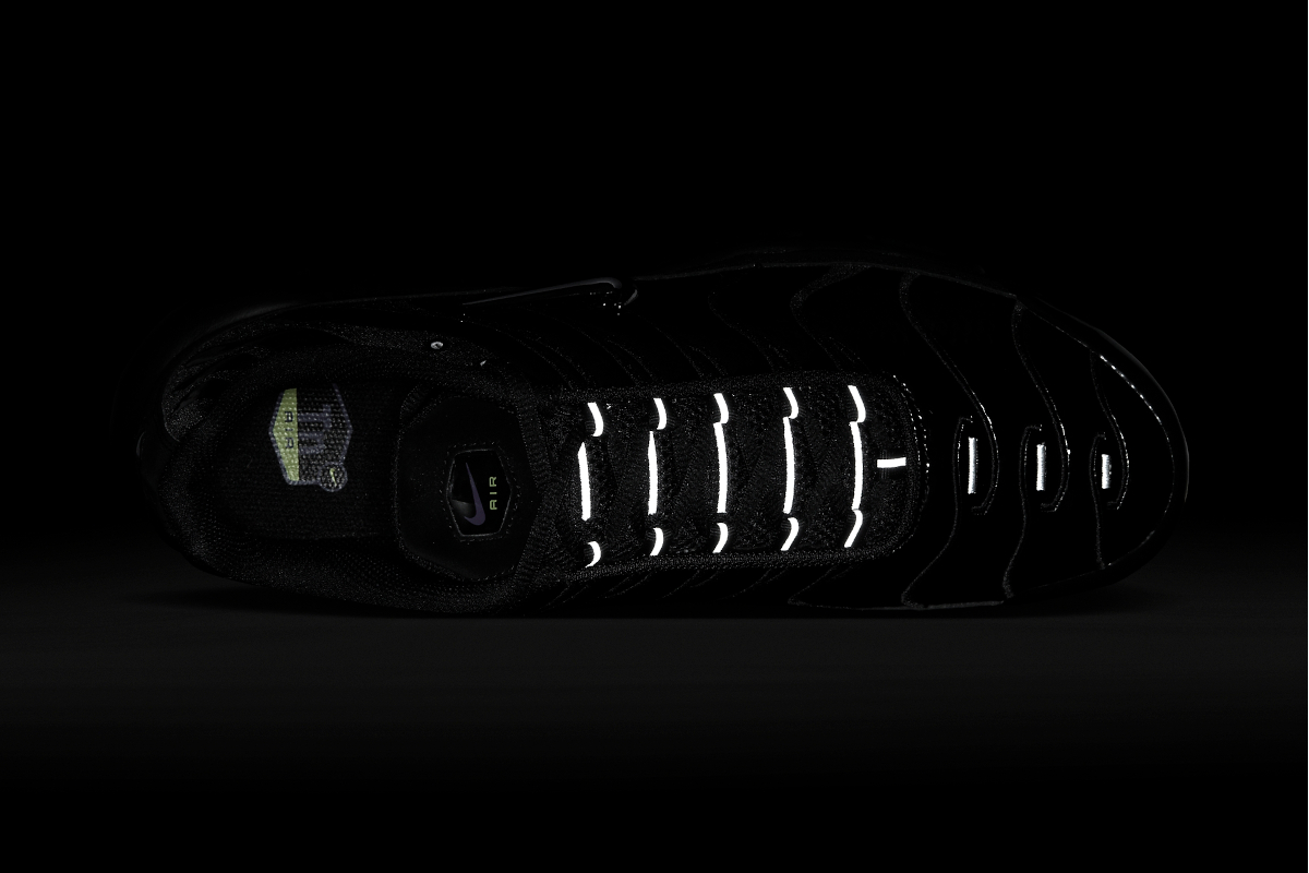 Kids Nike Air Max Plus Black Lime Green 07