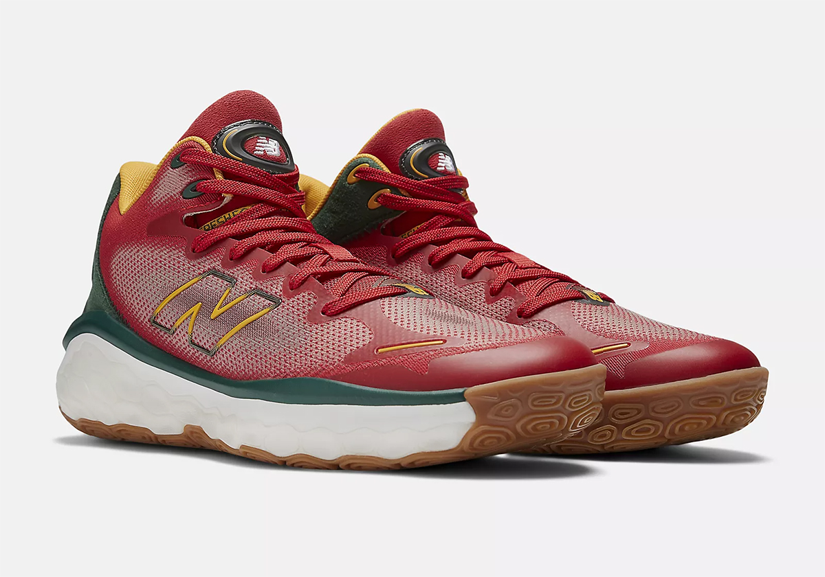 New Balance Fresh Foam BB "Christmas" Extends Yuletide Cheer