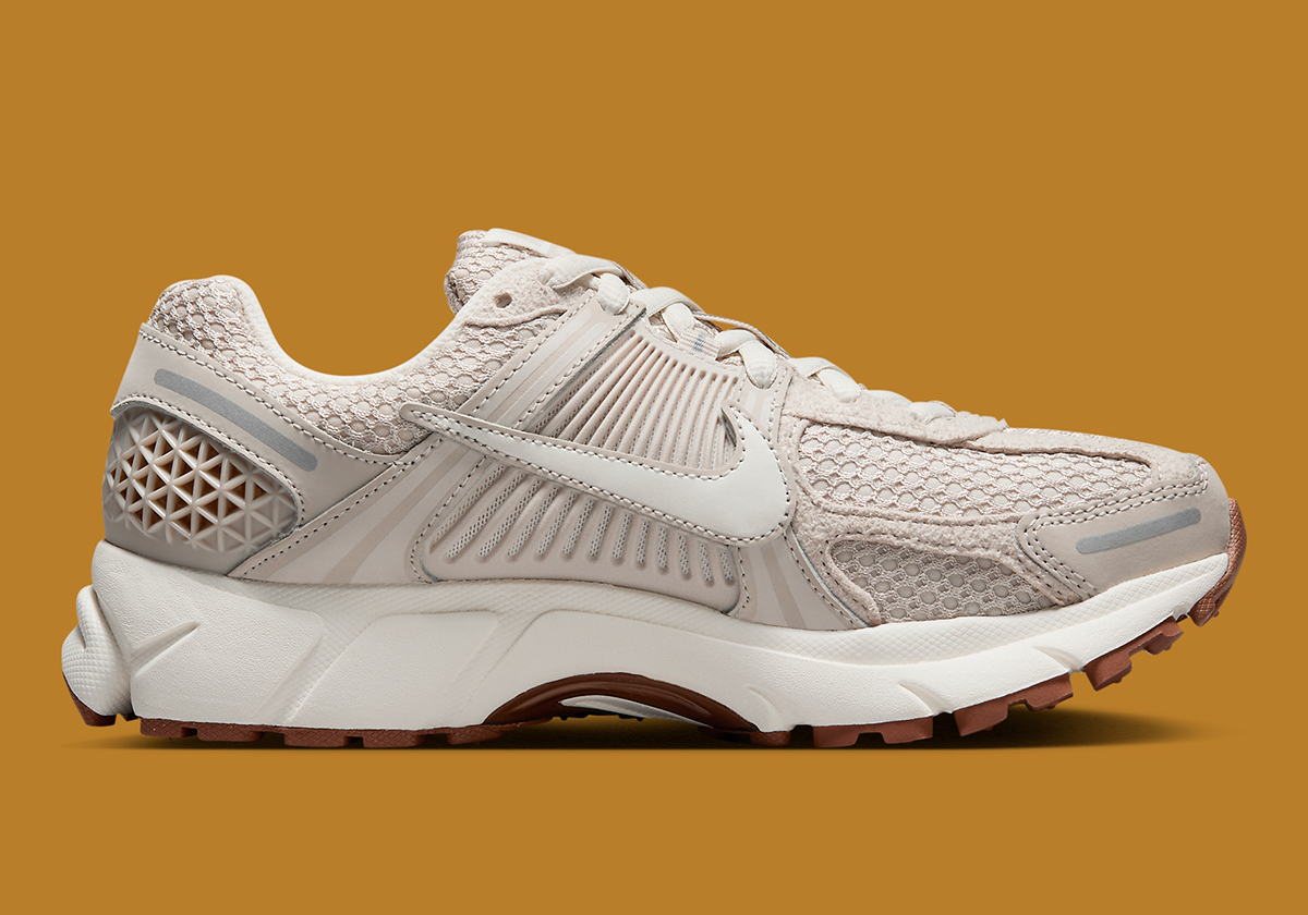 Nike Zoom Vomero 5 Womens Light Orewood Brown Sail Metallic Silver Fz3780 101 1