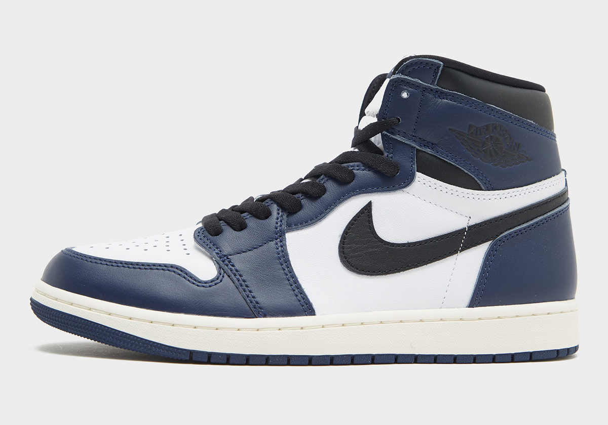 Official Retailer Images Of The Air Jordan 1 Retro High OG “Midnight Navy”