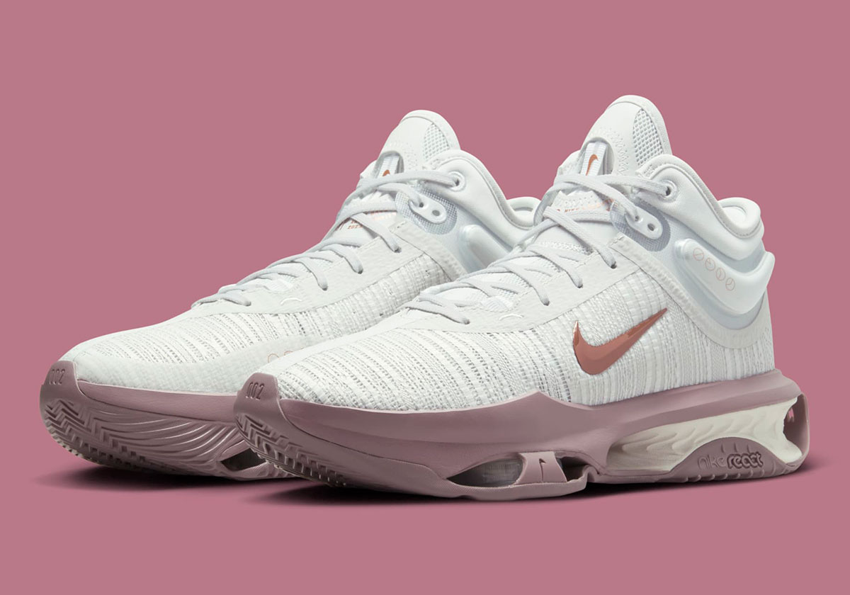The Nike Zoom GT Jump 2 Wears Split Color Blocking