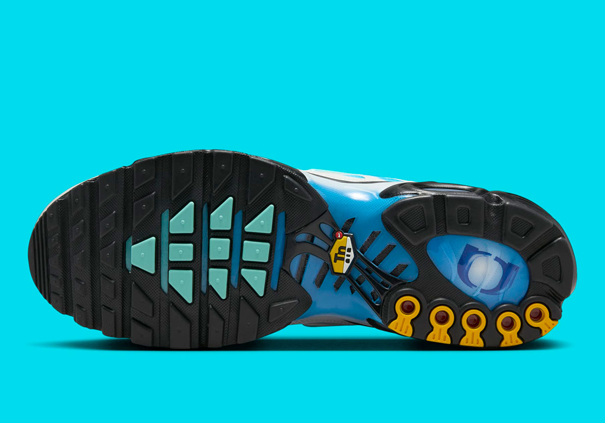 One Block Down Nike Air Max Plus Fz3308 400 10