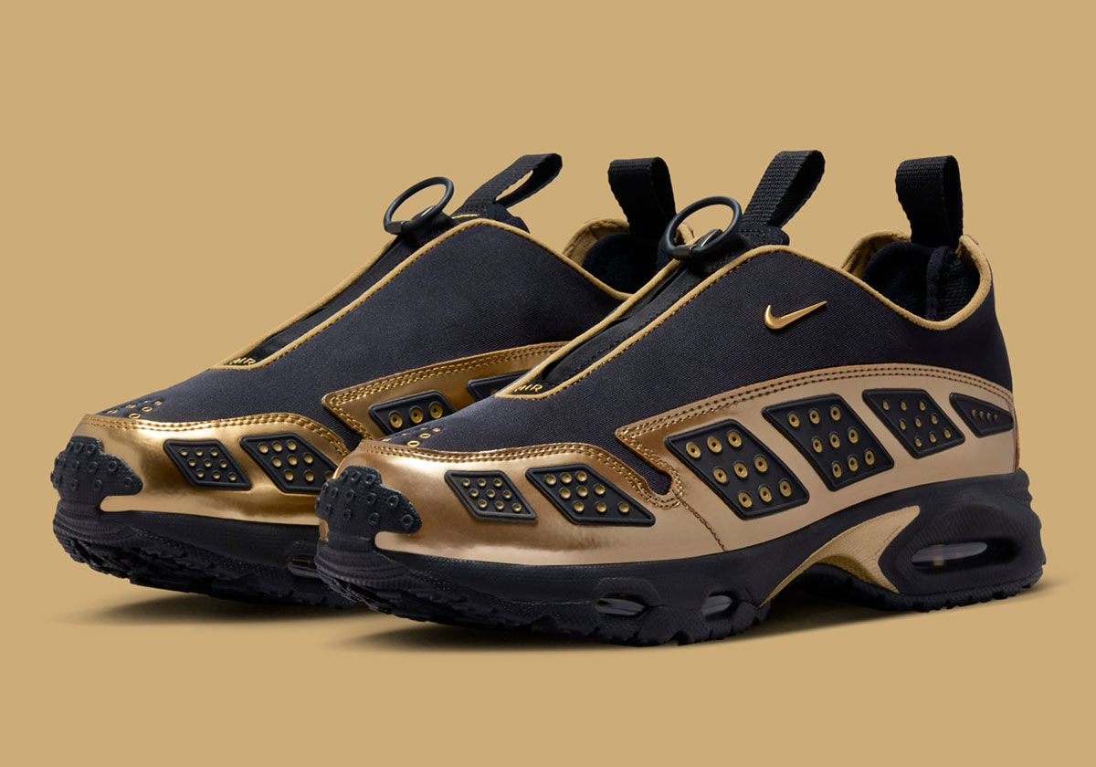The Nike Air Max Sunder “Metallic Gold” Releases On October 16th