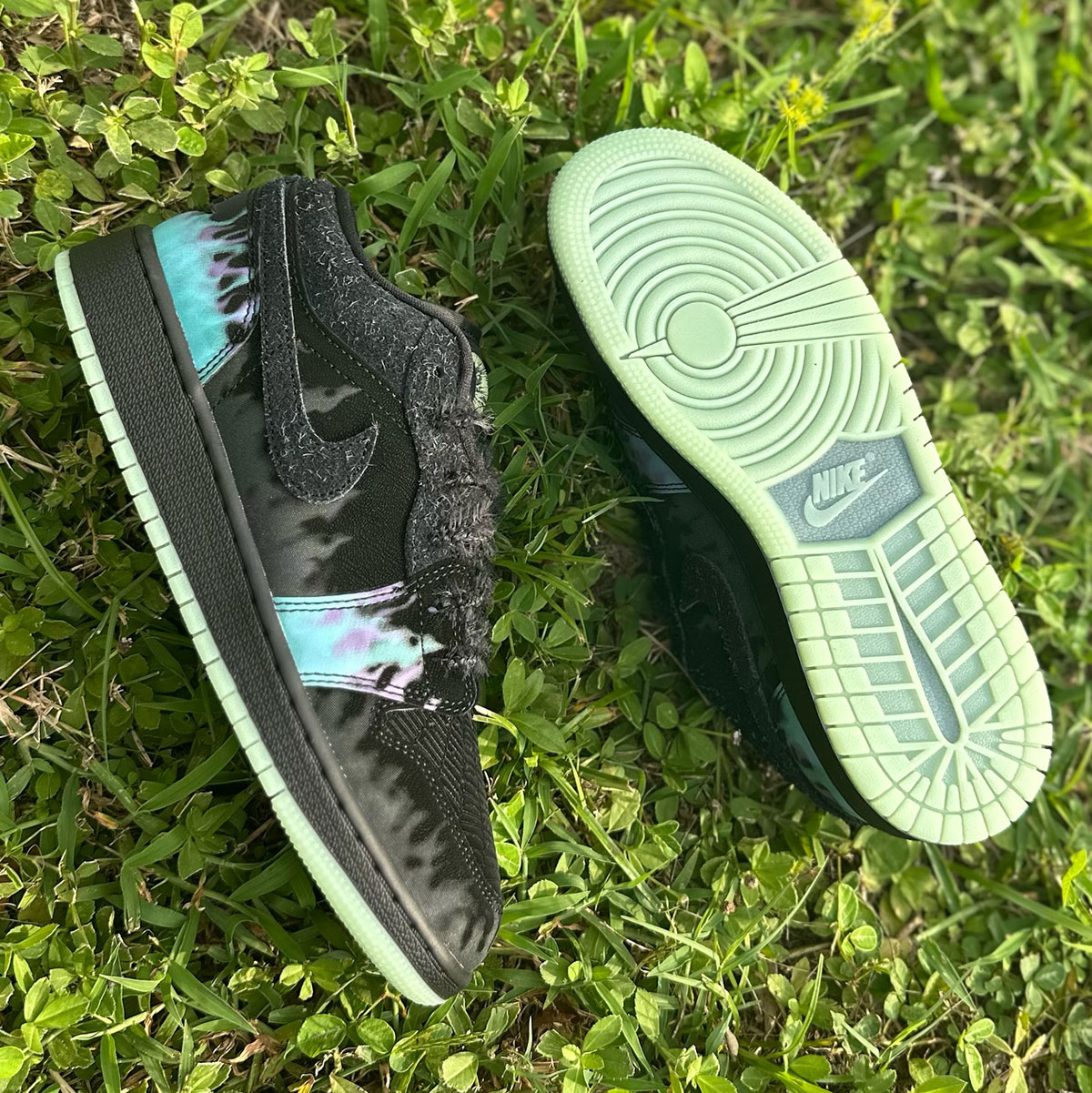 Air Jordan 1 Low Gs Black Cat Halloween 5