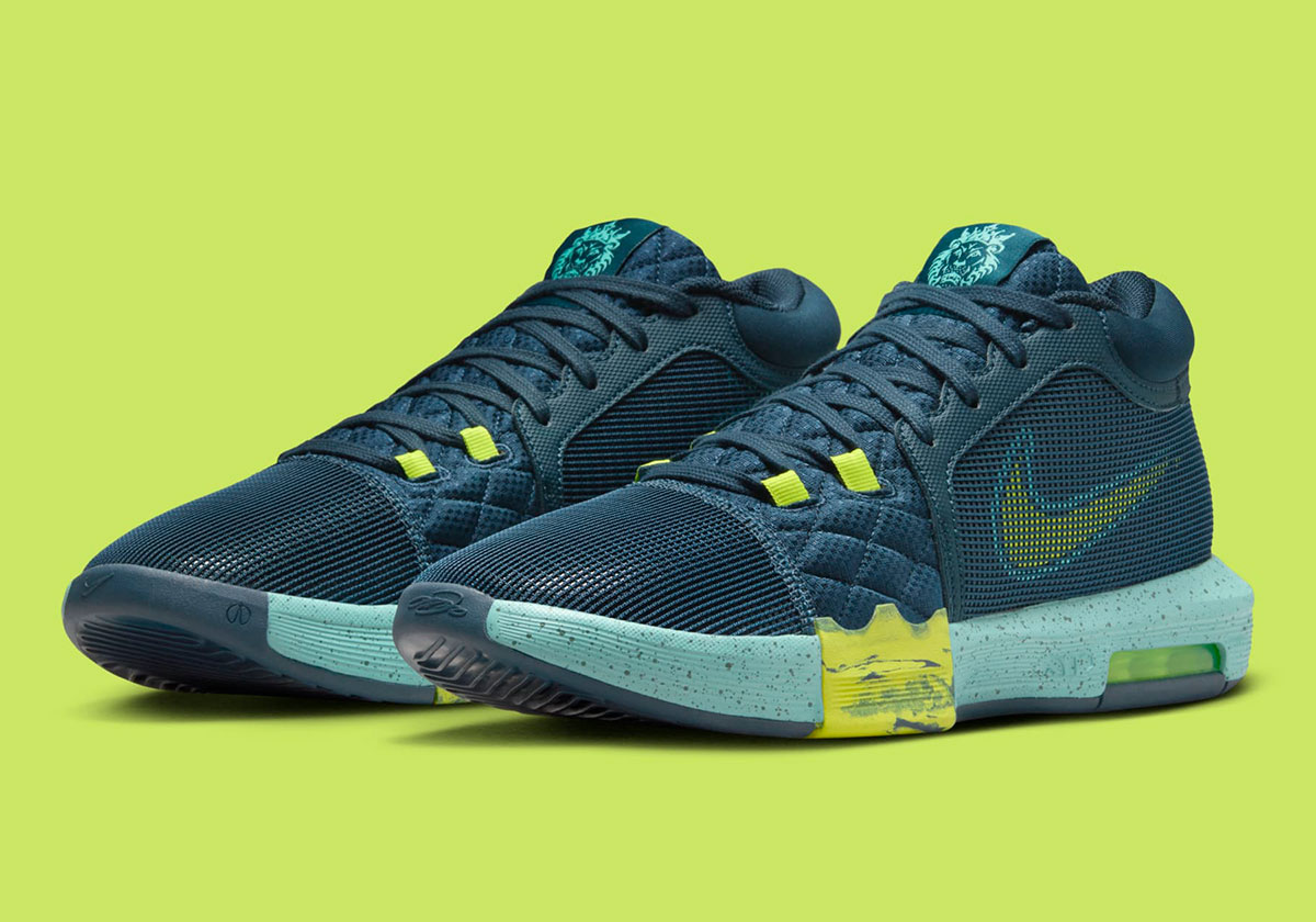 “Armory Navy” Splashes On The Nike LeBron Witness 8