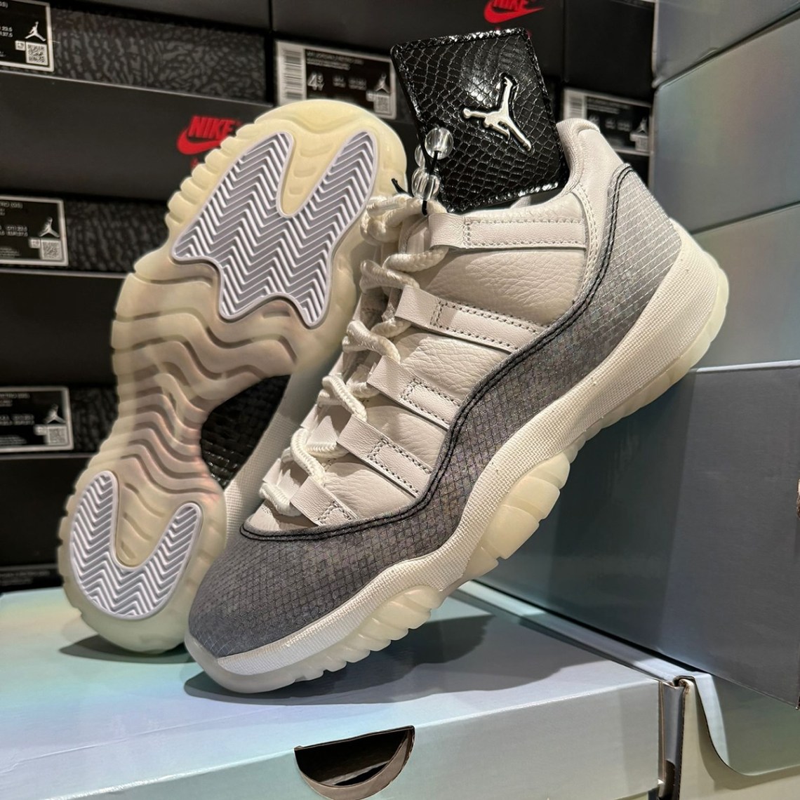 Air Jordan 11 Low Year Of The Snake Hq7000 001 1