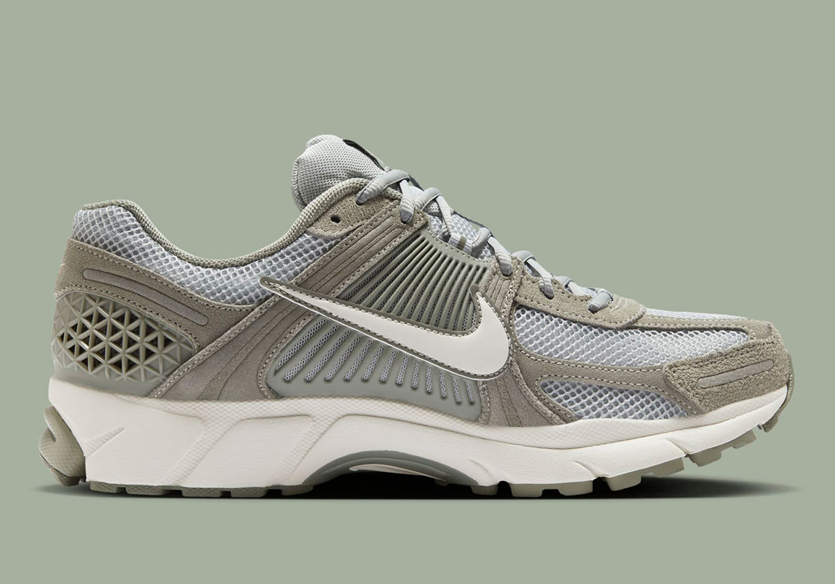Nike Zoom Vomero 5 Dark Stucco Light Smoke Grey Phantom Hf1553 002 1