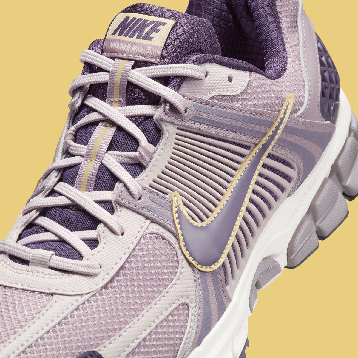Nike Zoom Vomero 5 Platinum Violet Team Gold Light Violet Ore Dark Raisin Hq3643 019 1