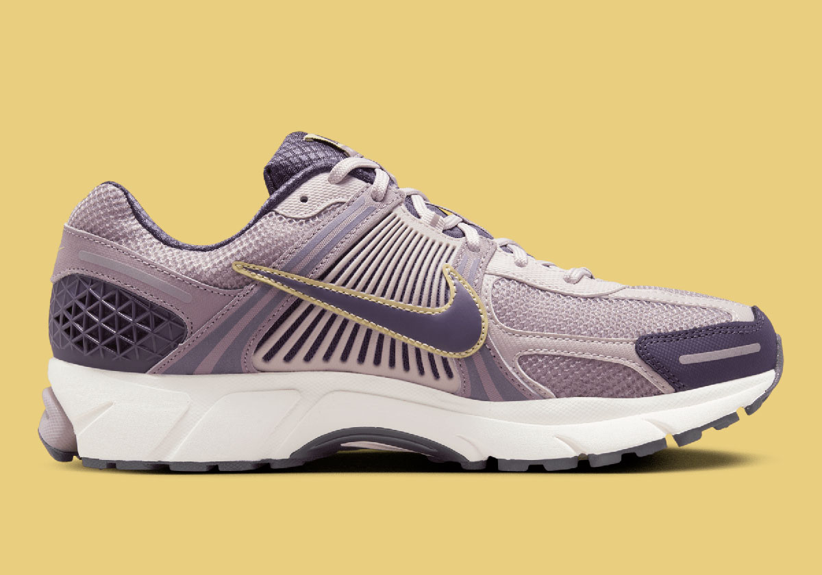 Nike Zoom Vomero 5 Platinum Violet Team Gold Light Violet Ore Dark Raisin Hq3643 019 4