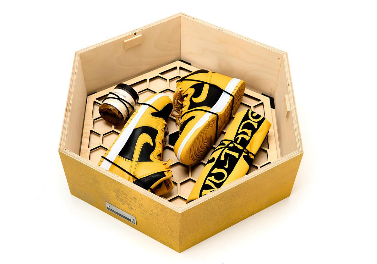 Wu Tang Nike Dunk High Special Box 2