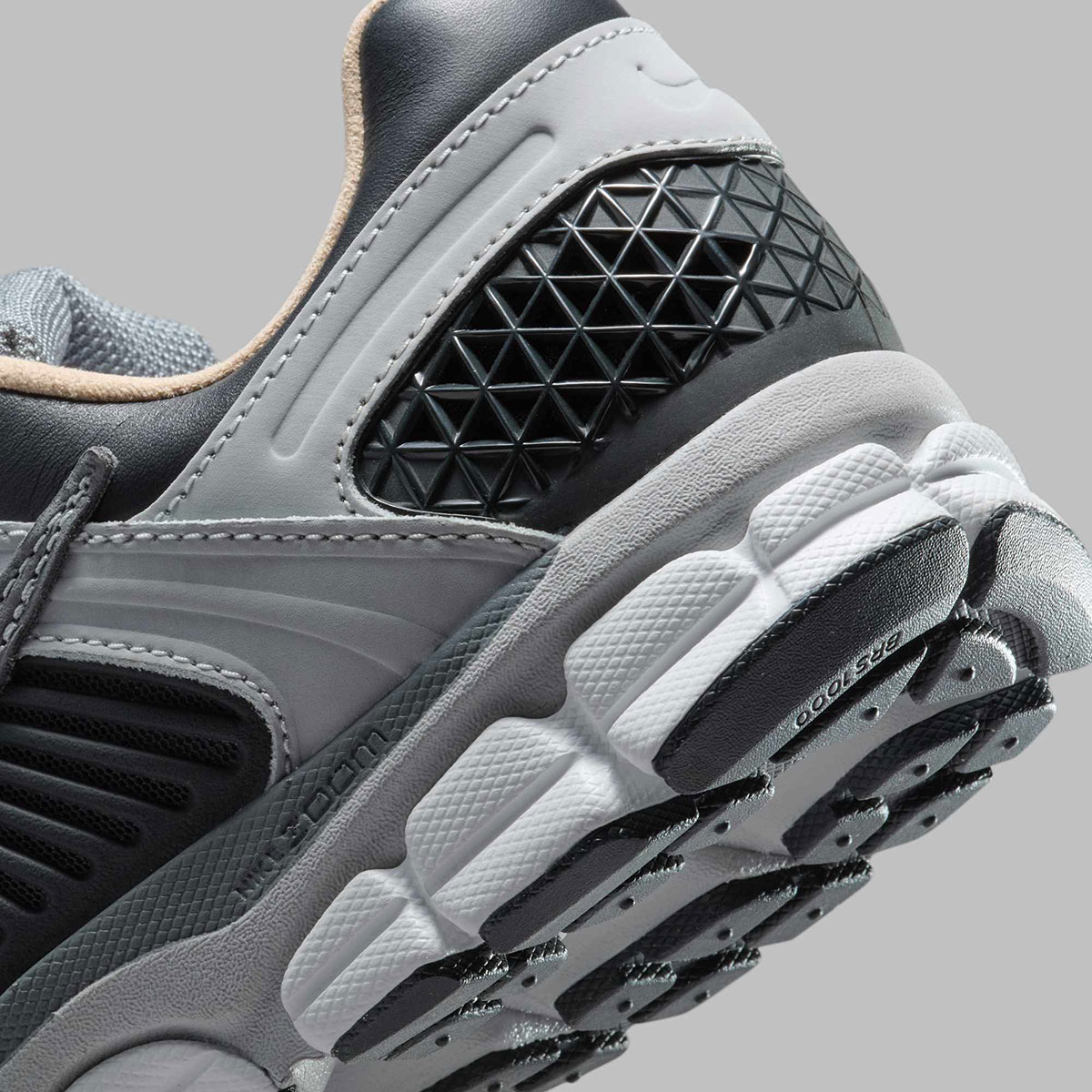 Nike Zoom Vomero 5 Smoke Grey Hv5982 001 1