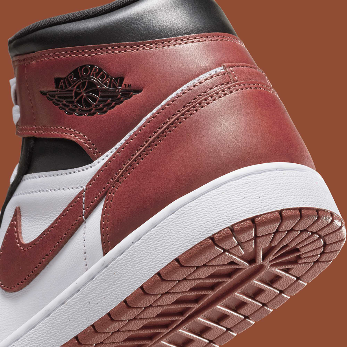 Air Jordan 1 Mid Dark Pony Hf3216 102 5