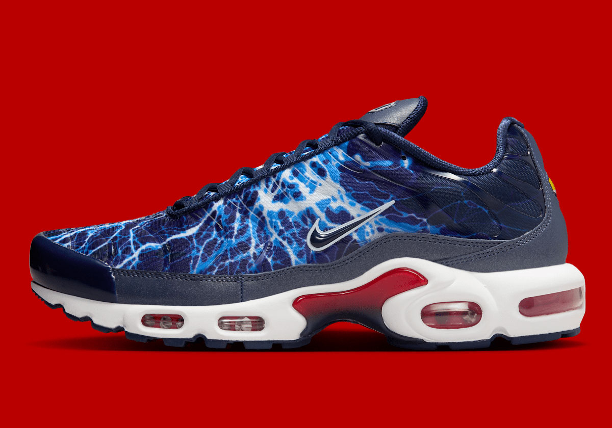 Nike Air Max Plus Eclair Lighning Hv2323 400 Release Date 7