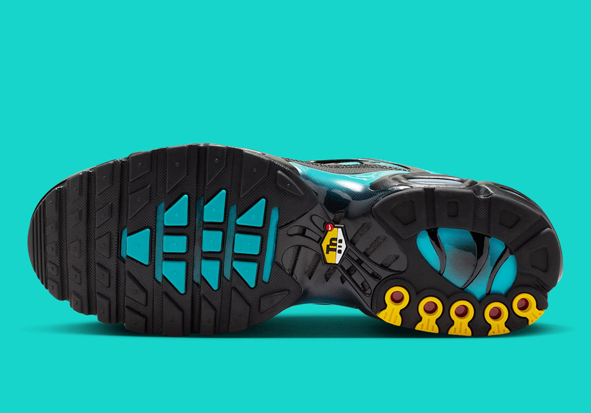 Nike Air Max Plus Black Aurora Green Dm0032 016 2