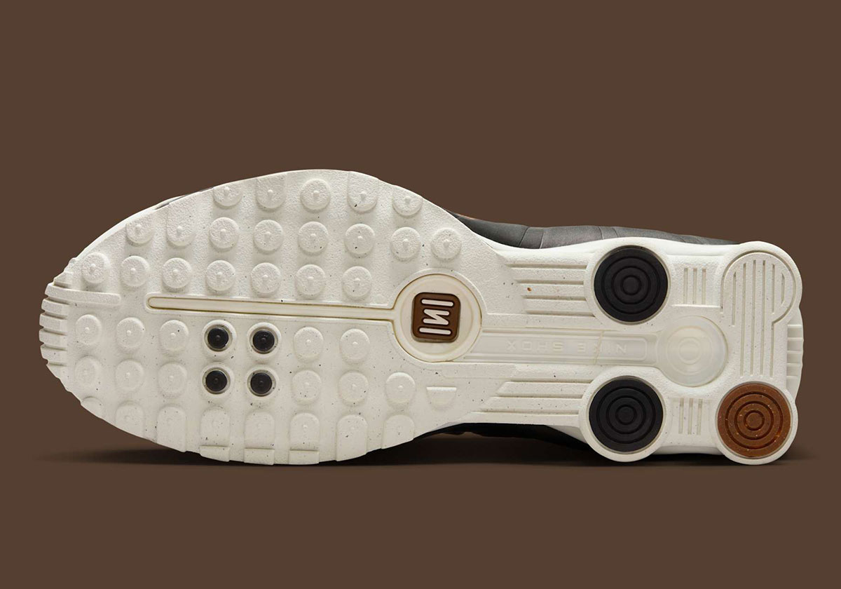 Nike Shox R4 Sail Black Fauna Brown Ar3565 104 7