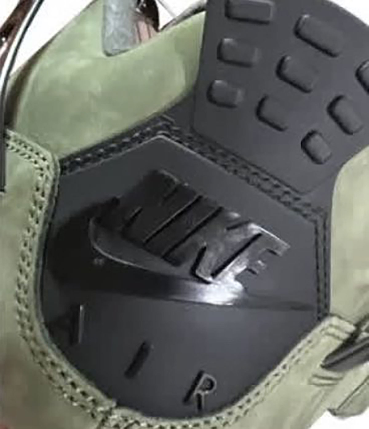 Jordan 4 Undefeated 1