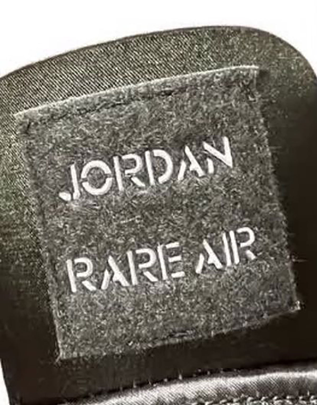 Jordan 4 Undefeated 3