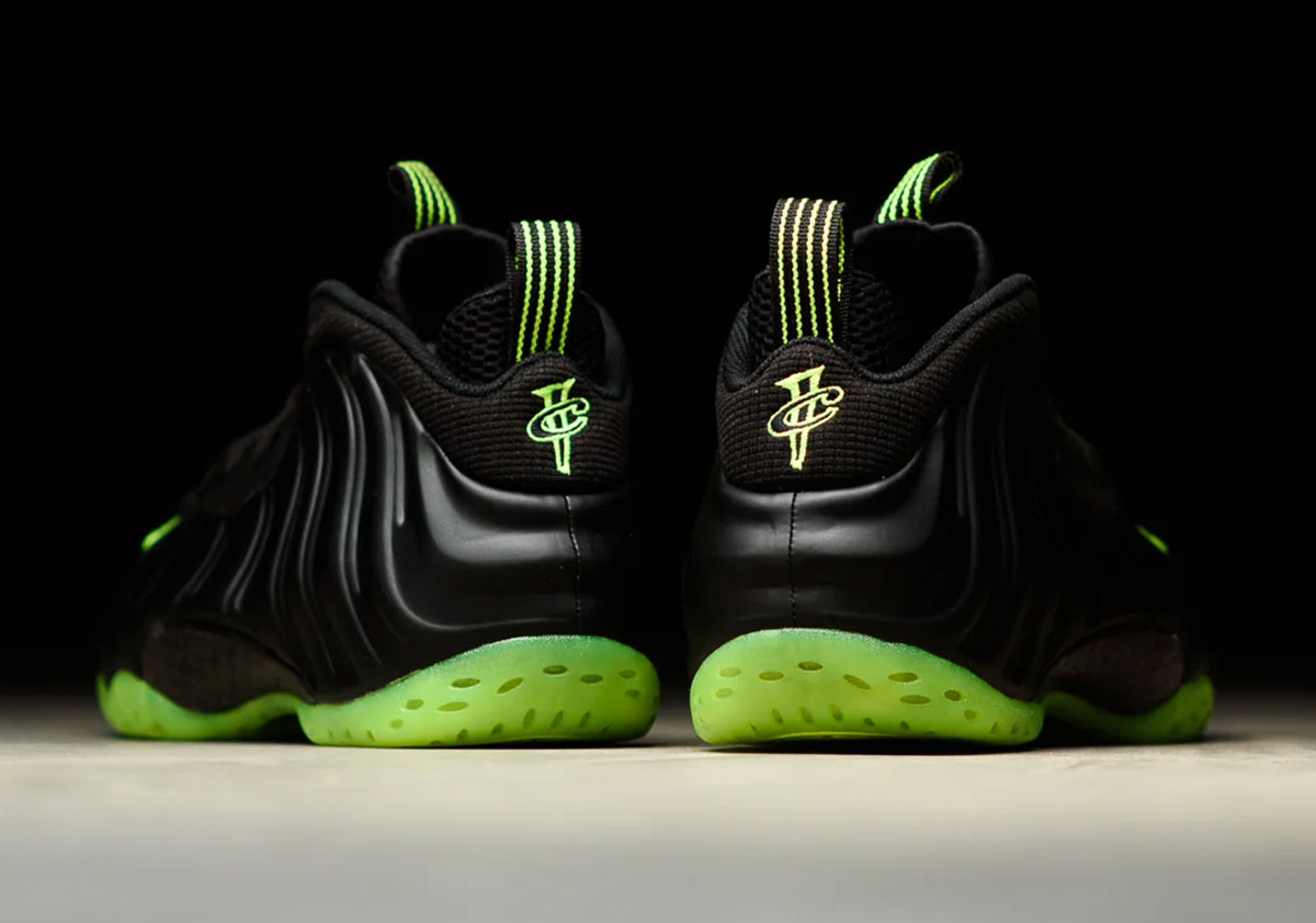 Nike Air Foamposite One Black Volt Store List 2
