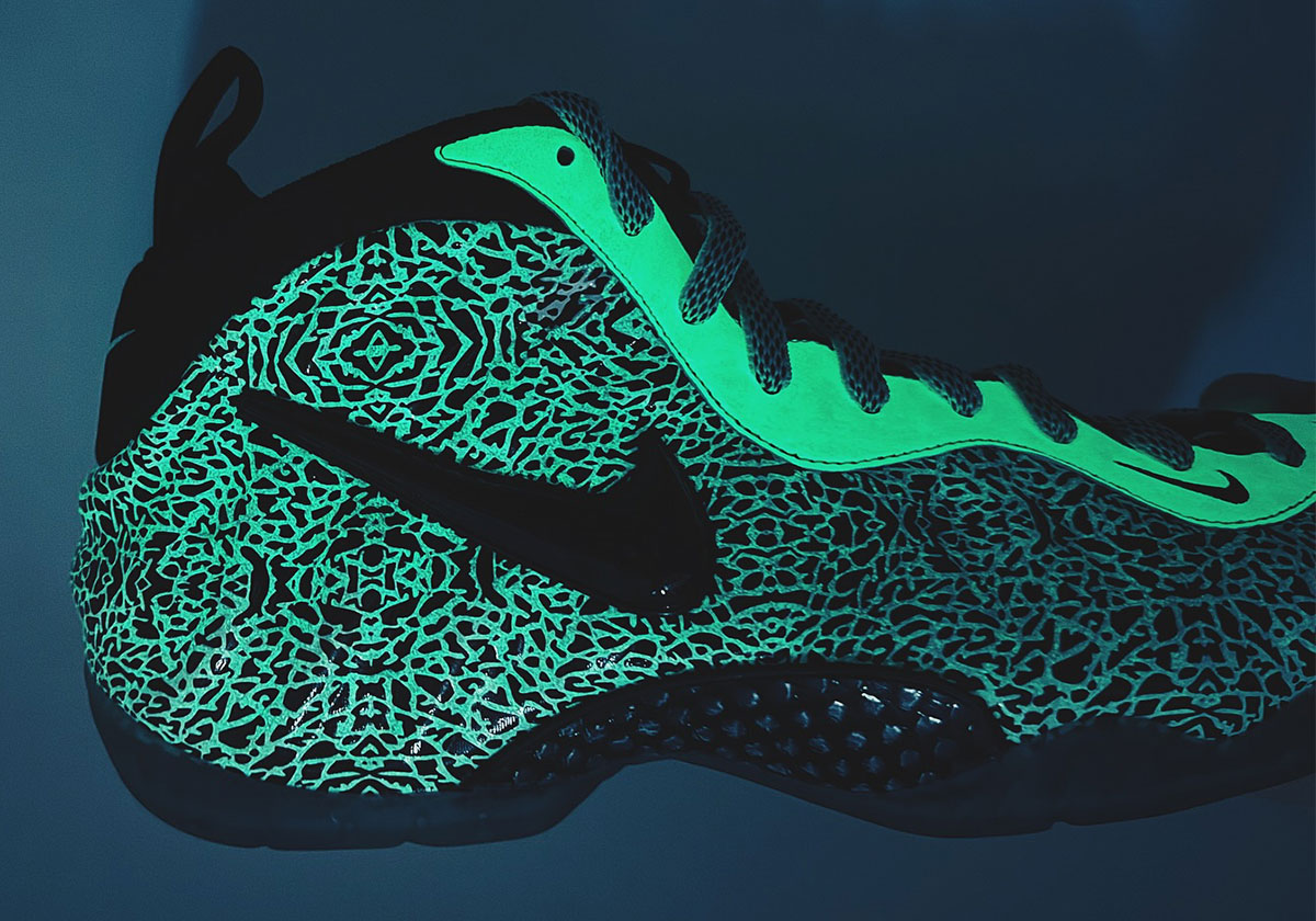 First Look At An Unreleased Nike Air Foamposite Pro “Glow in The Dark” Sample