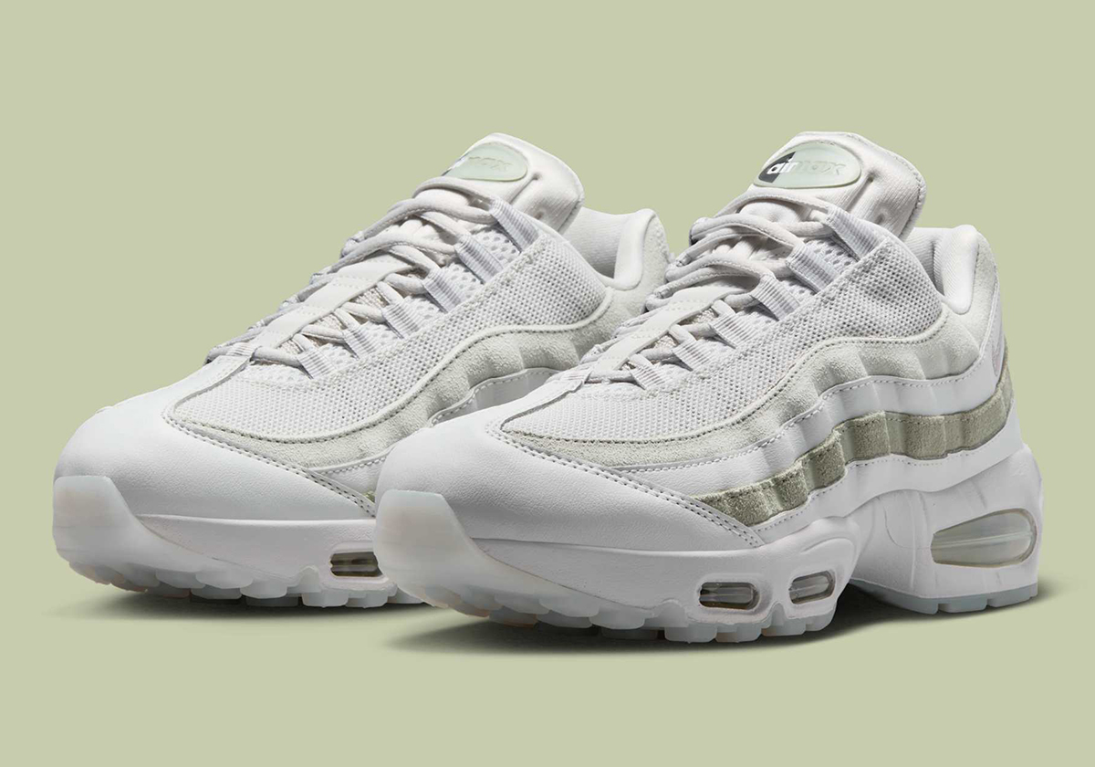 A "Jade Horizon" Stripe Intersects The Nike Air Max 95