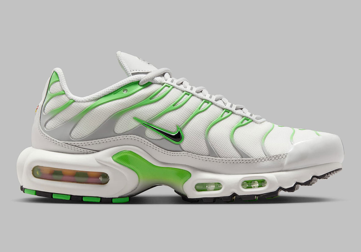 Nike Air Max Plus Photon Dust Summit White Green Strike Black Dz3671 001 5