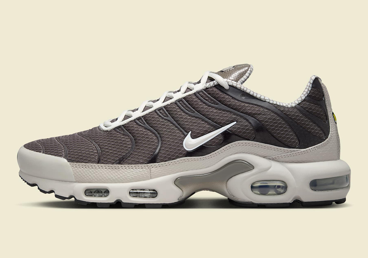 Nike Air Max Plus Year Of The Snake Ib7679 200 1