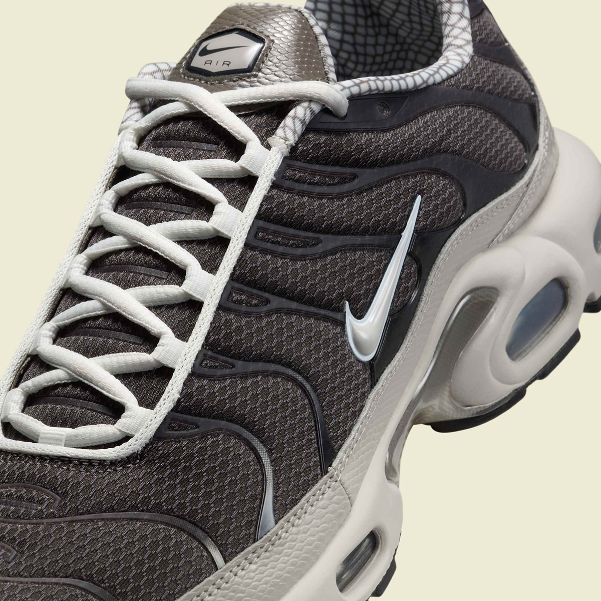 Nike Air Max Plus Year Of The Snake Ib7679 200 2